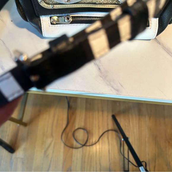 Henri Bendel crossbody fold over Robot Bag - Picture 9 of 14